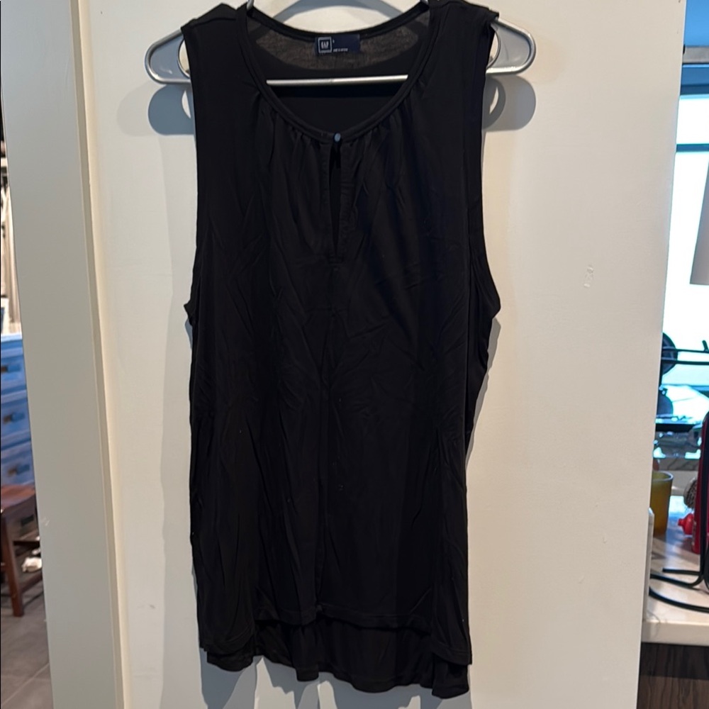 Gap tank with keyhole front